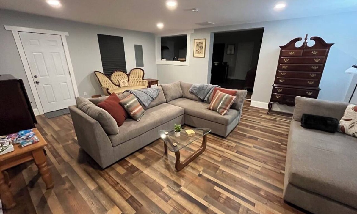 Wade Hampton House | Large 5 bed/5 full baths in the Heart of Taylor's Minutes to Downtown Greenville