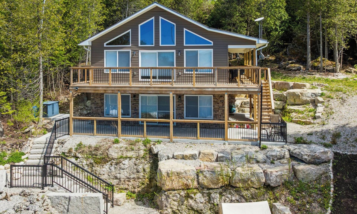 Lion's Head House | Lions Head | AC | Water Access | Bruce Trail