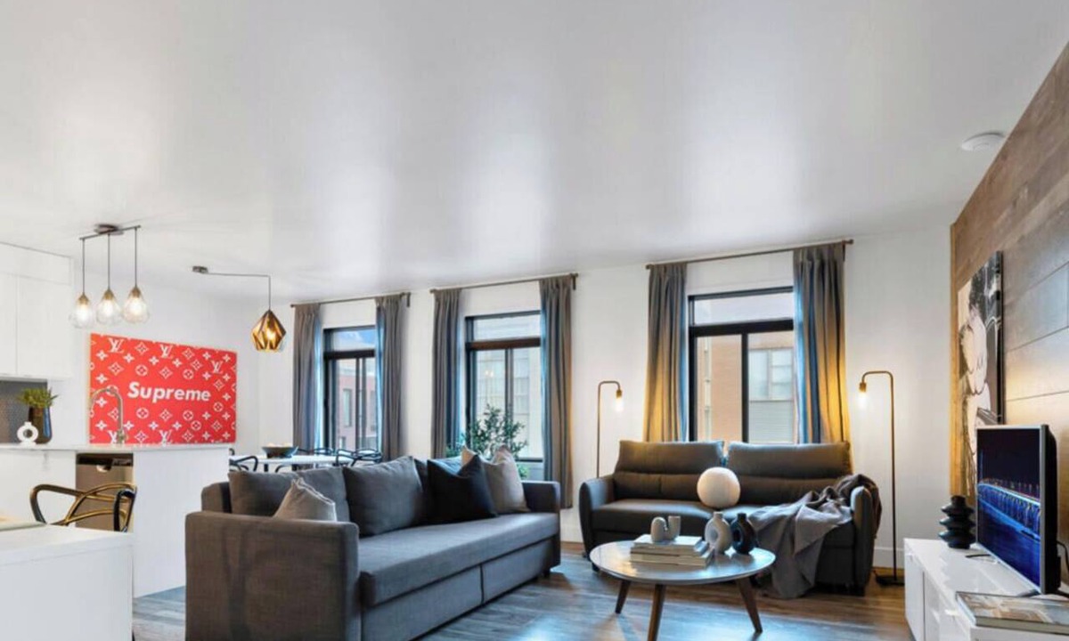 Plateau Mont Royal Apartment | LiV MTL Urban Spacious Group Suites Near Downtown Montreal