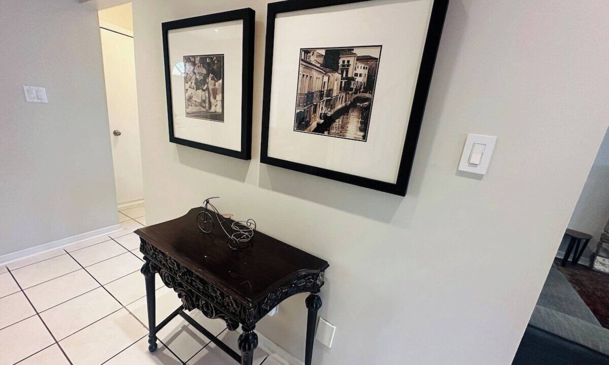 Hurontario House | Live Near SQ 1 Self Check-in 2 min to Transit