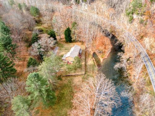 Kellysville House | Lodge on Wolf Creek 4BR , 12 Private Acres , Fishing , Hiking , Hokie Weekends