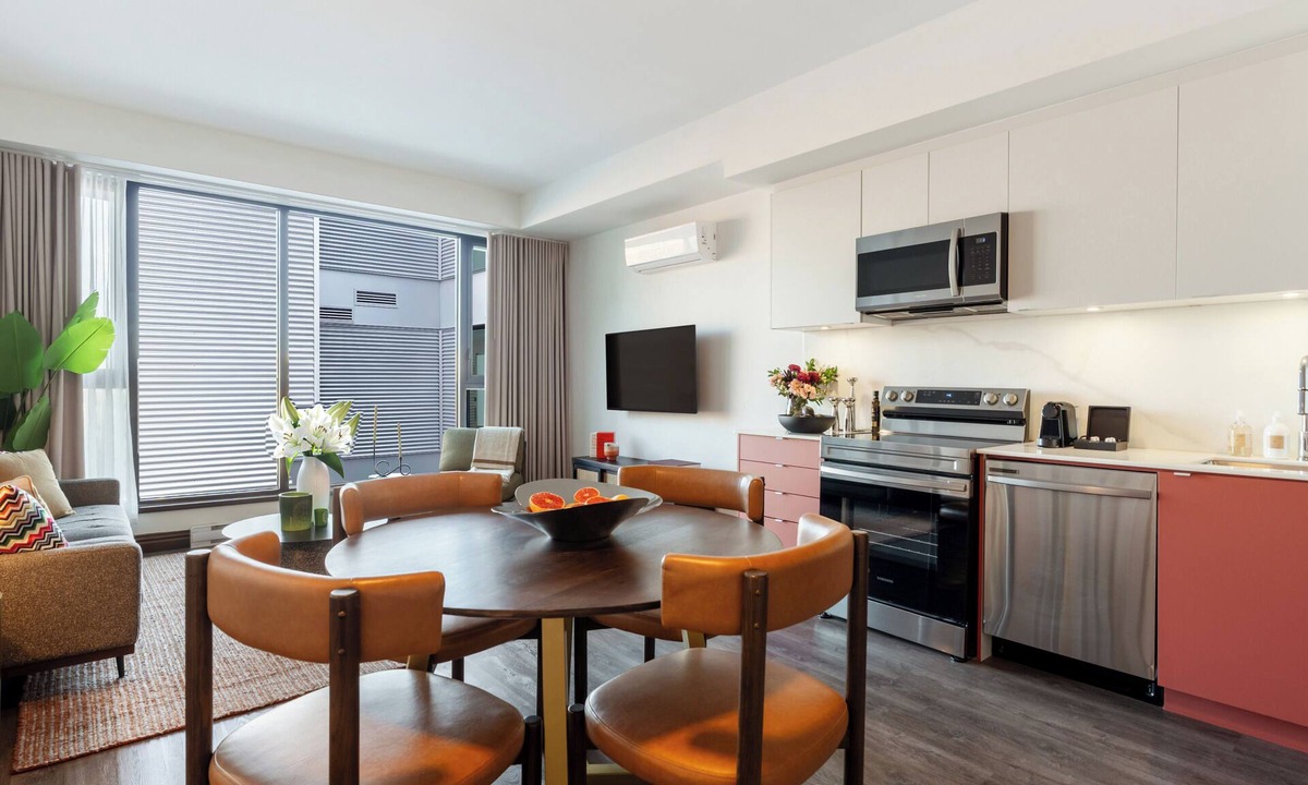 Old Montreal Apartment | Loft | Furnished Apartment Old Montreal, Quiet Courtyard, King Bed