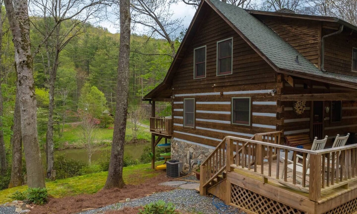 Todd Cabin | Log Cabin on the river w/Hot Tub and Fenced Dog Run