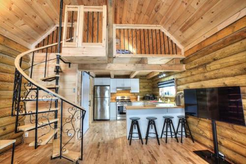 Mont-Tremblant House | Log cabin with SPA, pool, and small beach