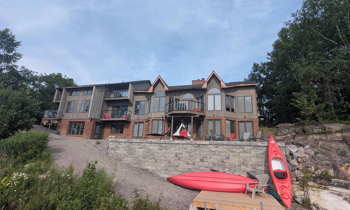Sudbury House | Lohi Lake Manor - Luxury Waterfront Estate