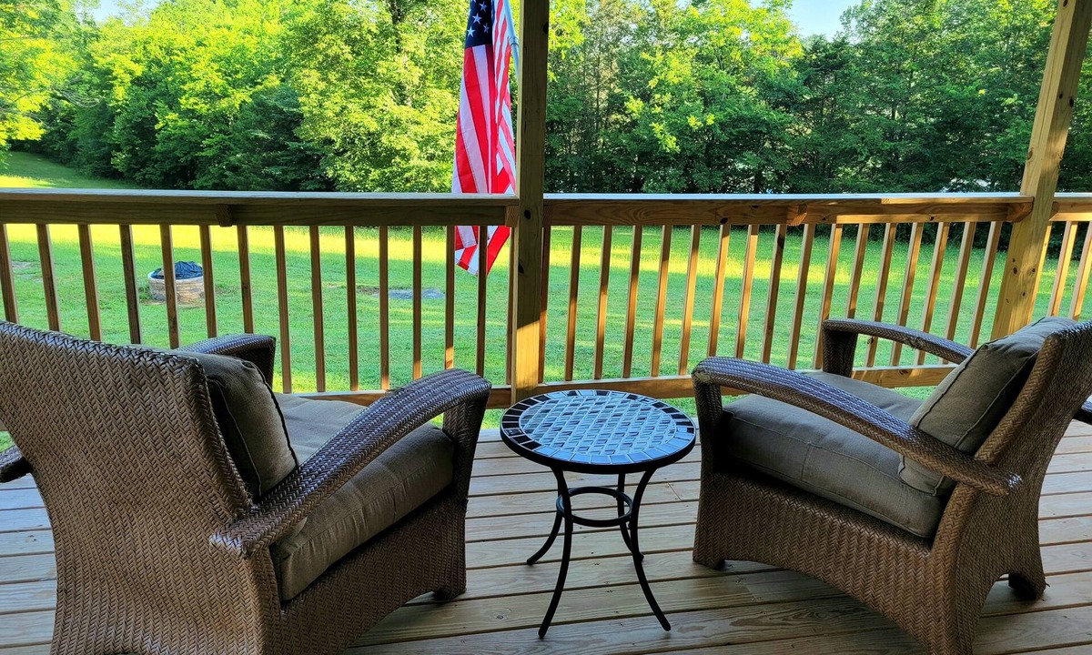 Kedron Cottage | London House Getaway @ Aly Farm–Relaxing Porch;Firepit;Long-Term Stays;Sleeps 4