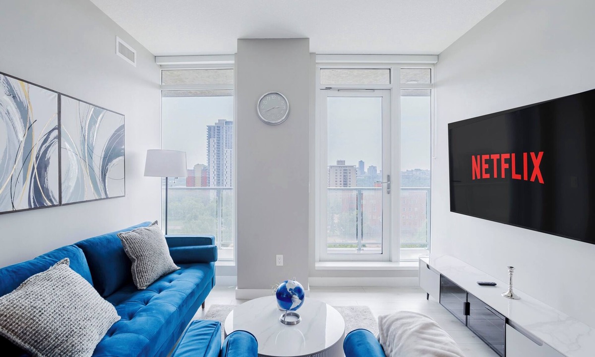 North Central Edmonton Apartment | Lux Getaway Dt, King Bed, Near River Valley