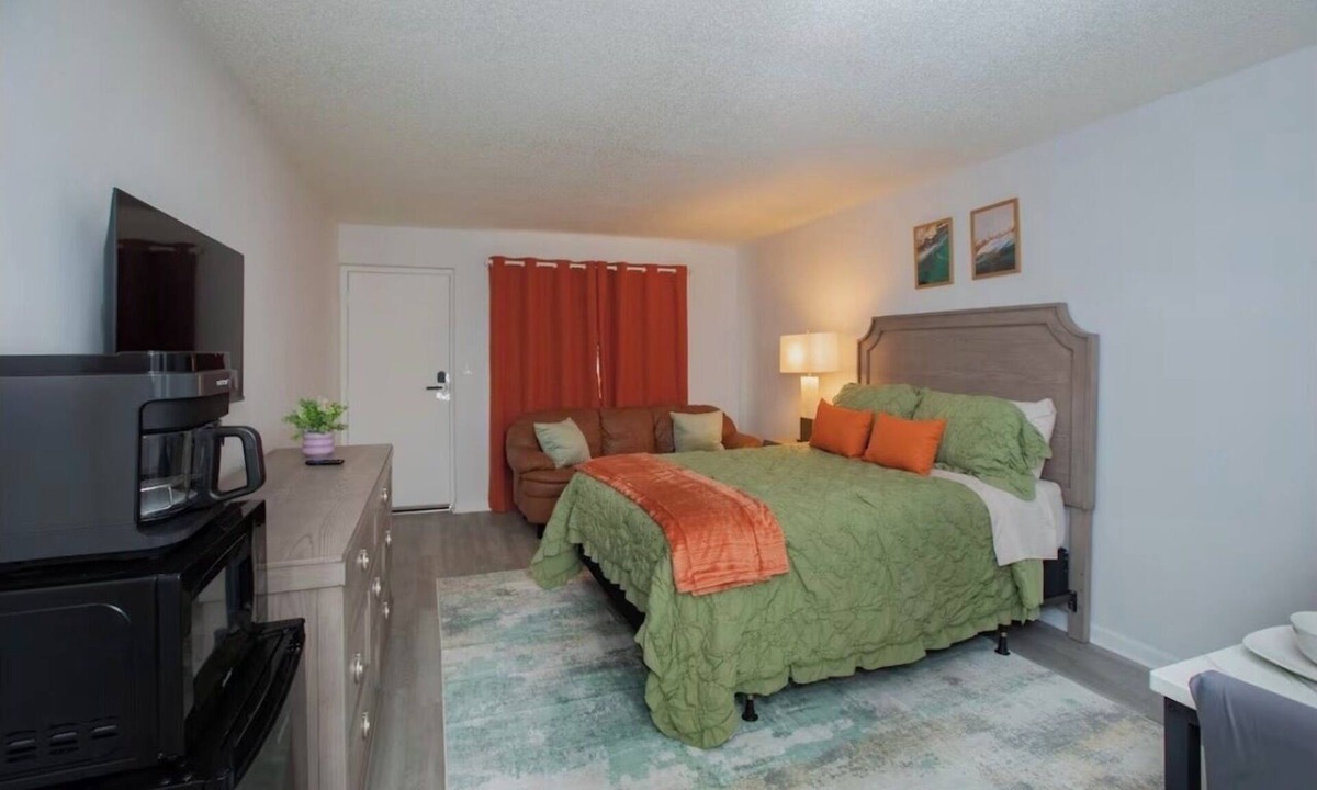 Sheffield Park Apartment | Lux mins to Hospitals, Arena and Stadiums Uptown Charlotte