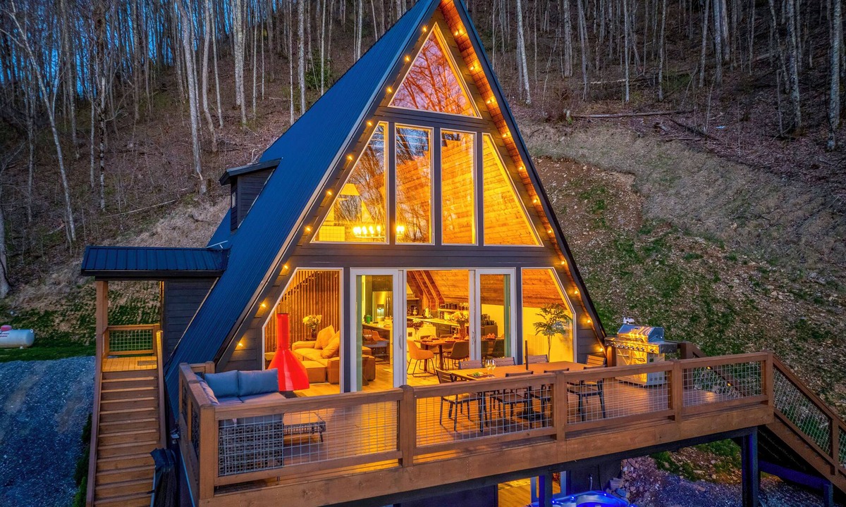 Maggie Valley House | Lux Sunset Smoky Mountain Views! HotTub, GameRm & Theatre -Maggie Valley-Sylva
