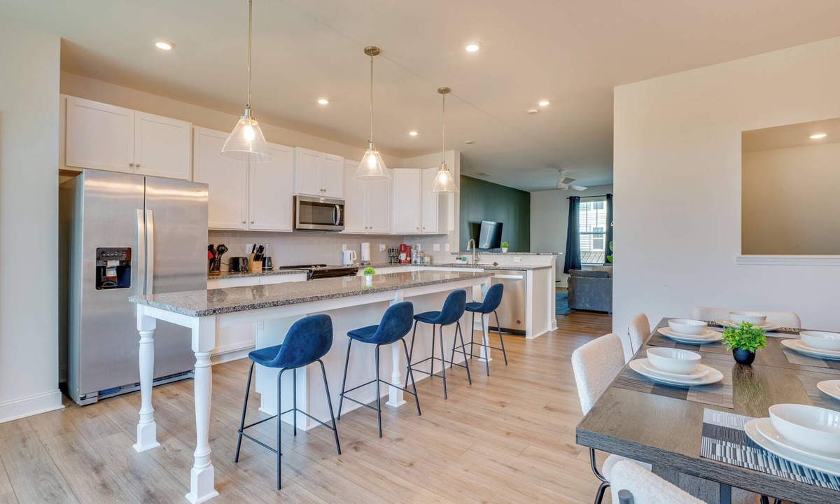 Mountain Island House | Luxe King 4BR Townhouse to Uptown CLT