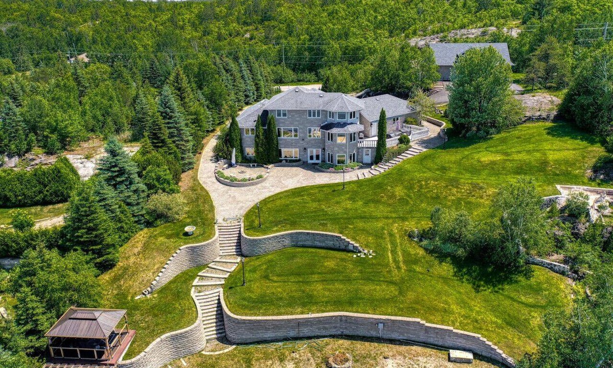 Sudbury House | Luxe Lake Front | Sauna | Pool Table | FirePit