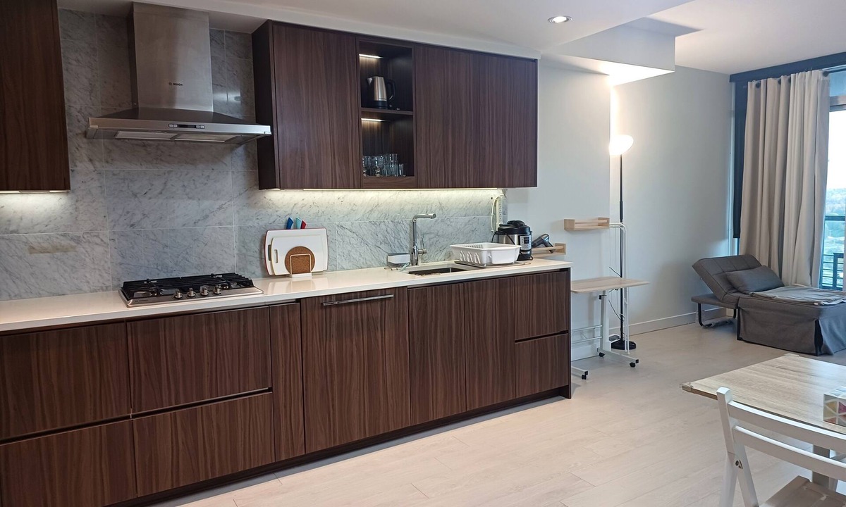 Burnaby Condo | Luxury 1BR High-Rise Condo in Brentwood | Views, SkyTrain, Patio, Amenities