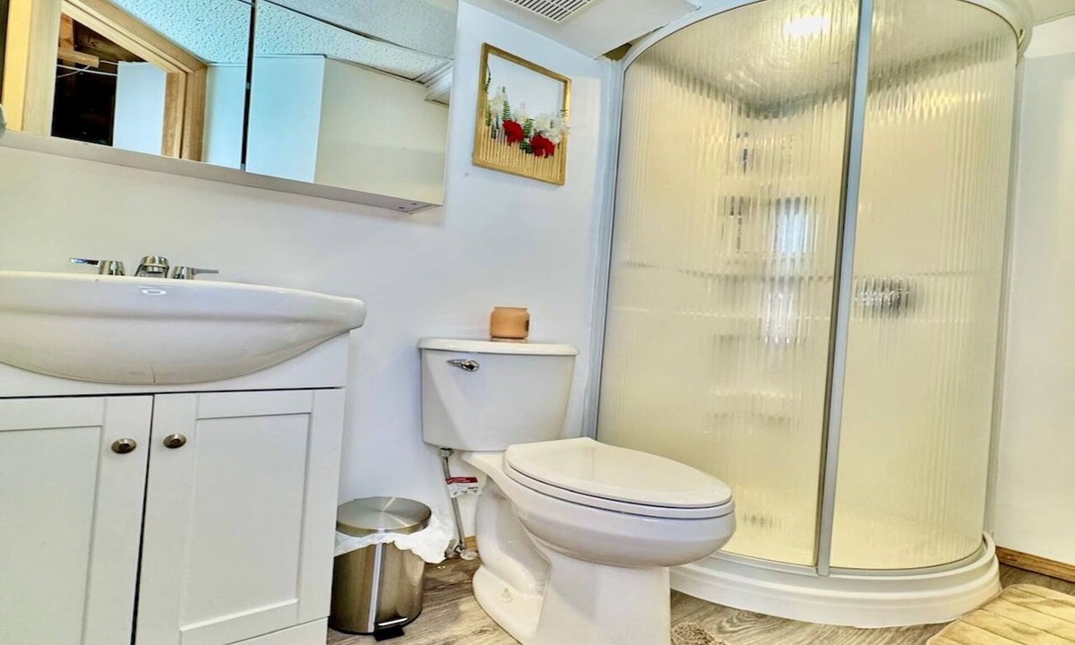 St. Vital House | Luxury 2-bedroom living in St. Vital, St Mary's, St Anne's, Winnipeg.