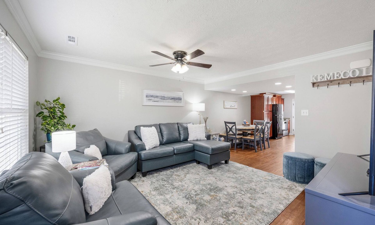Lynchburg House | Luxury 3BR/3BA 5 Mins-Liberty University 2 King Suites Fast Free WIFI & Parking