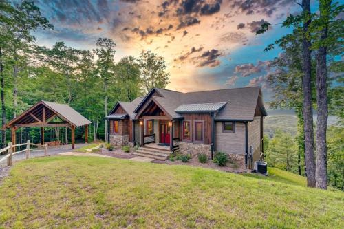 Epworth House | Luxury 3BR Mountain Cabin Hot Tub Game Room Outdoor Fireplace