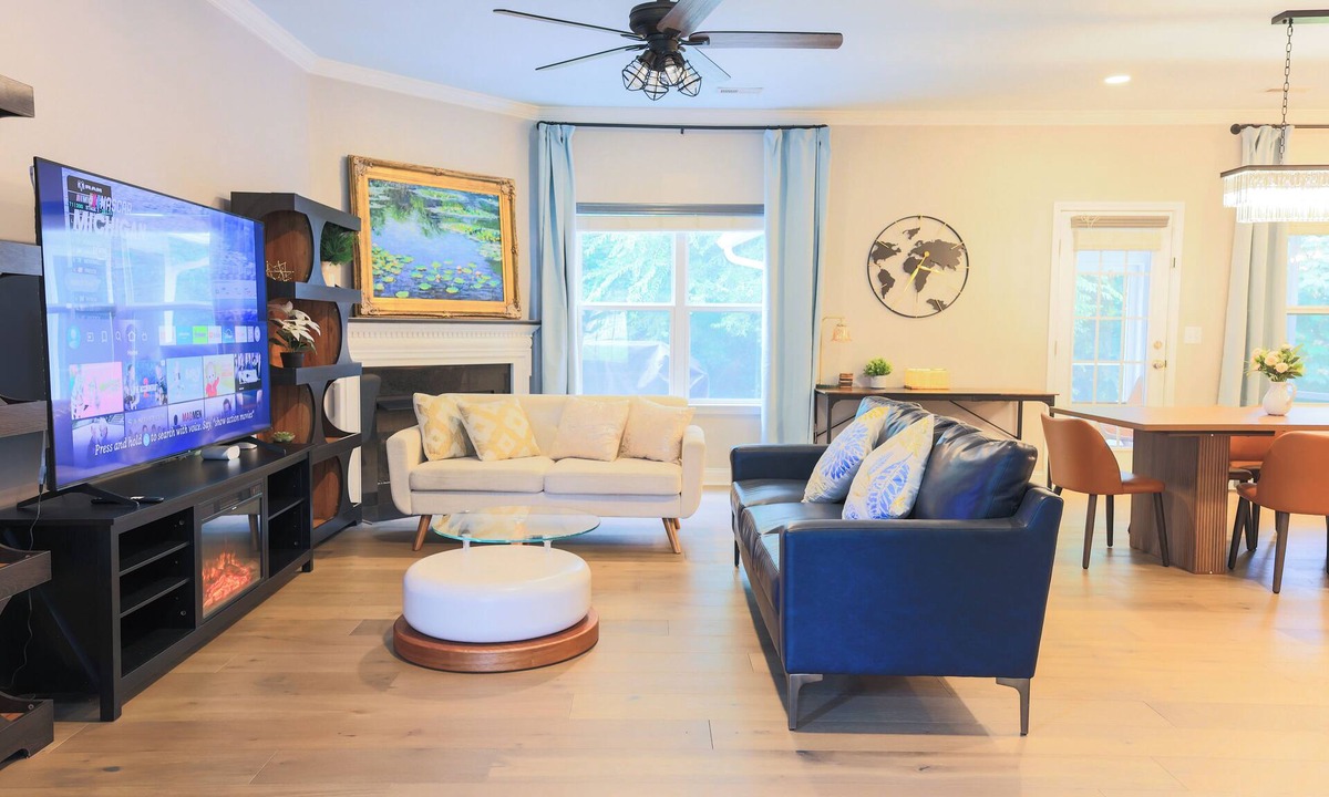 Wessex Square House | Luxury 3King 4FullSize GameRoom FencedYard Grill 5-SmartTV Safe&Quiet Area