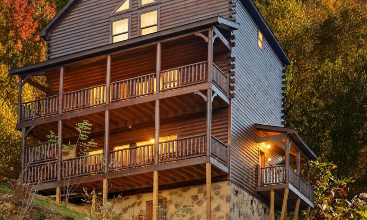 Gatlinburg Cabin | Luxury 5 King Suites, 5 Bath Log Cabin Close to Town & Trolley