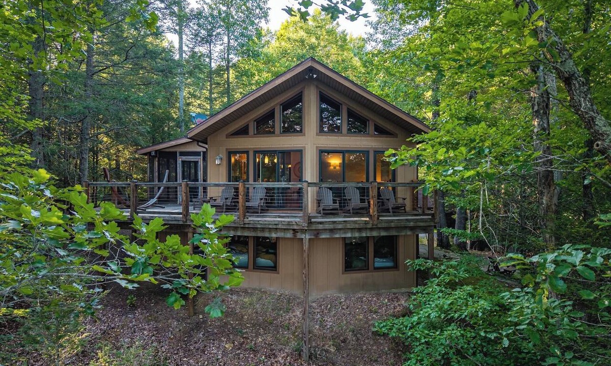 Hico Cabin | Luxury home on The Meadow River with stunning view of the river canyon