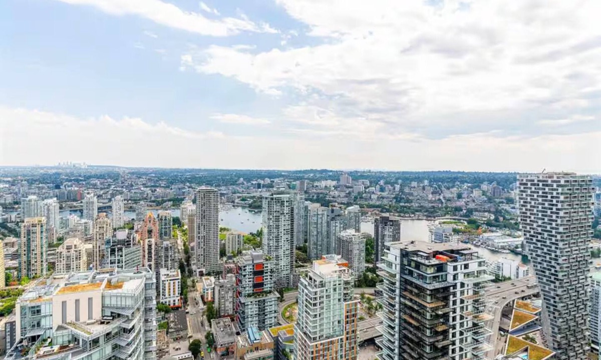 Downtown Vancouver Apartment | Luxury Living above the Clouds! Best of Vancouver!