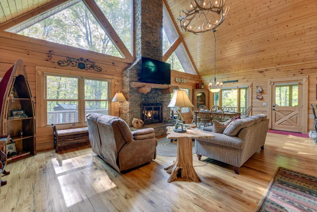 Cataloochee Ranch House | Luxury Maggie Valley Log Cabin, Private Retreat!