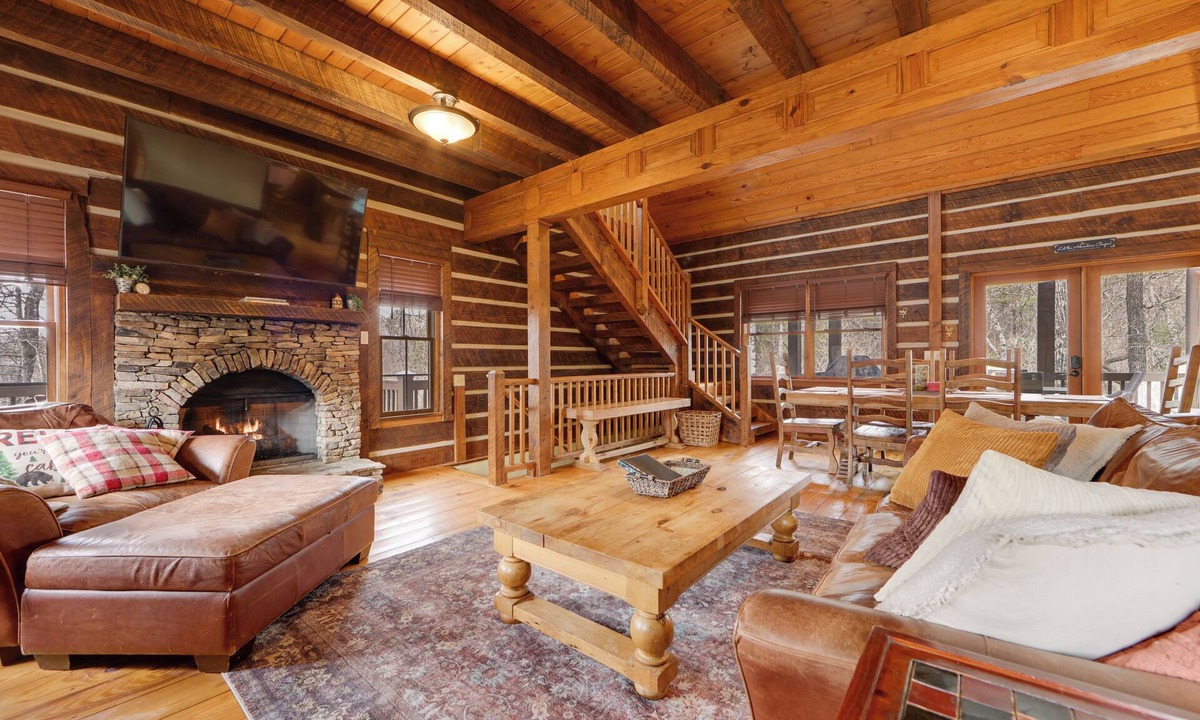 Franklin Cabin | Luxury Mountain Retreat w/Hot Tub in Franklin!