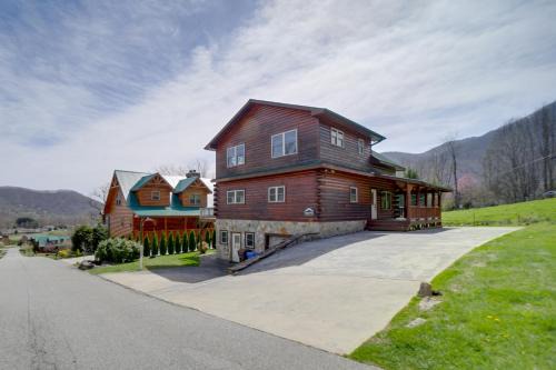 Maggie Valley House | Maggie Valley Cabin w/Private Hot Tub & Game Room