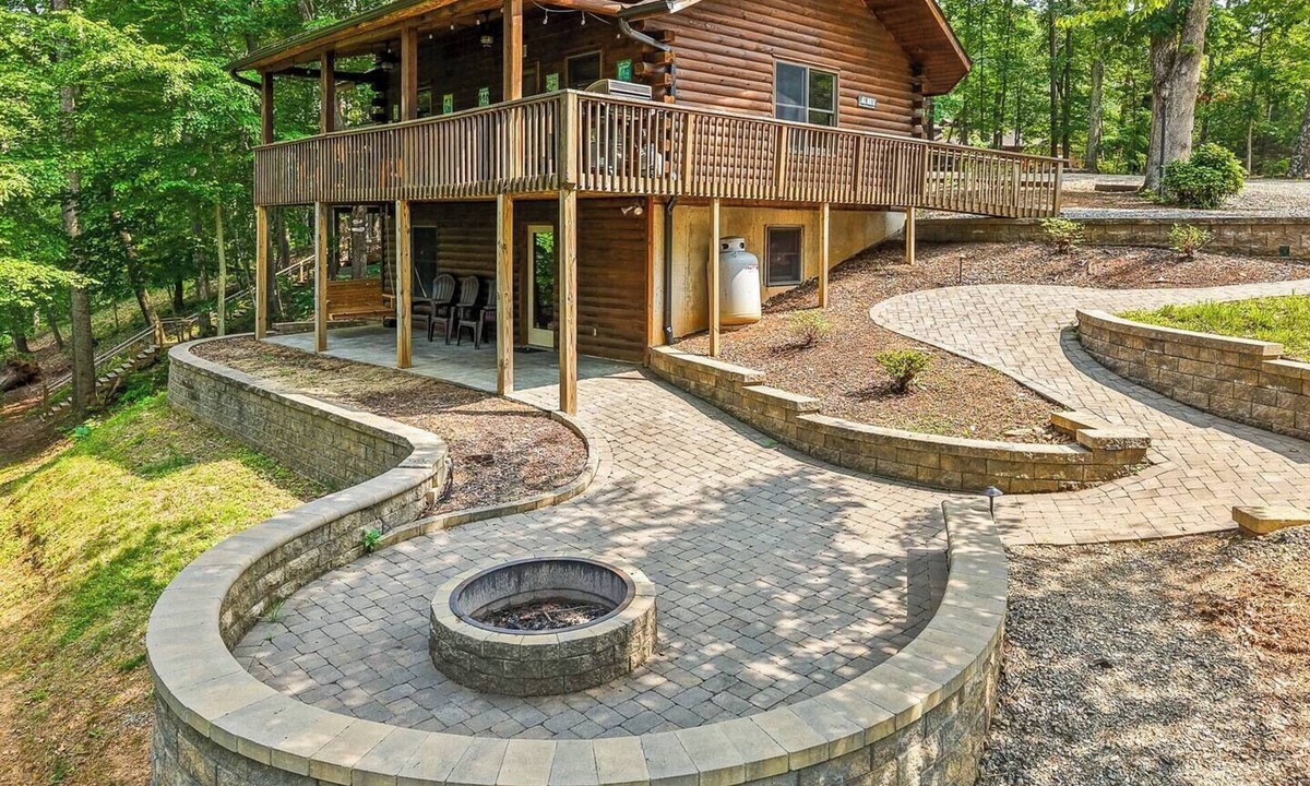 Union Hall Cabin | Main Channel Lots of Water. Comfy Cabin with stunning lake views, perfect for a serene escape at SML.