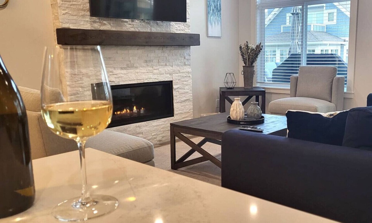 Osoyoos House | Malbec Cottage - See the pool from your deck! #49