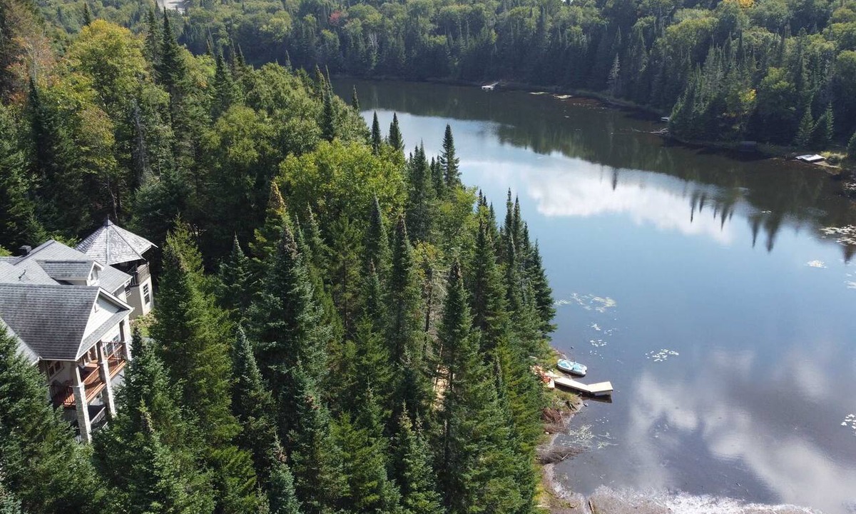 Val-des-Lacs Ski Chalet | Manoir du Lac | Luxury Lakefront and spa