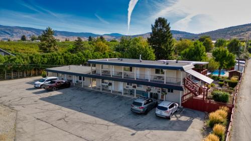 Oliver Hotel | Maple Leaf Motel & RV Park Resort