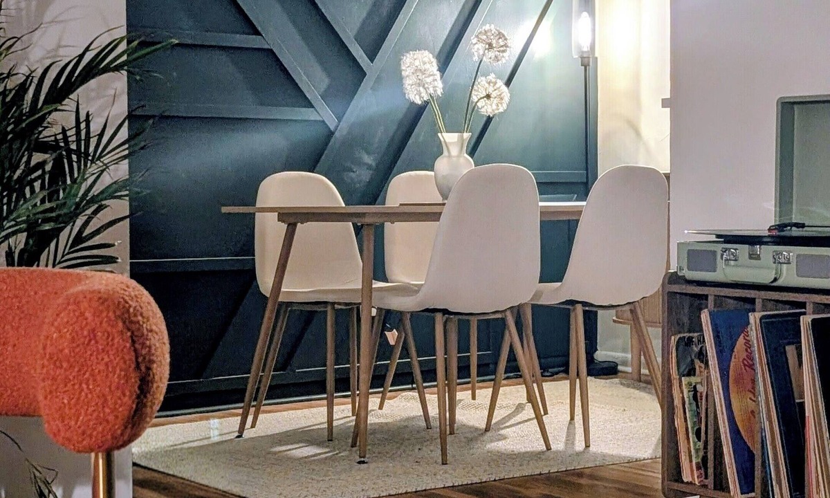 Southwest Raleigh House | Mid-Century Modern Cool Meets Comfy Convenience - Minutes to Downtown!