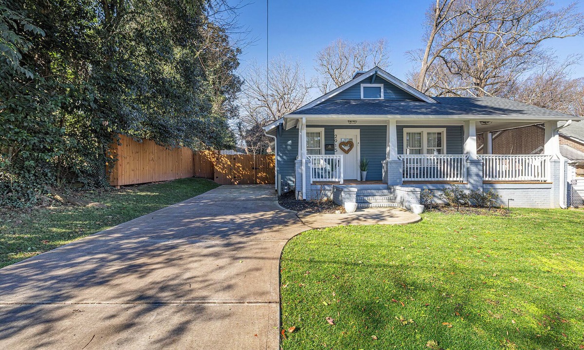 Enderly Park House | Mins to Bank of America Stadium & the Convention Center and restaurants near by!