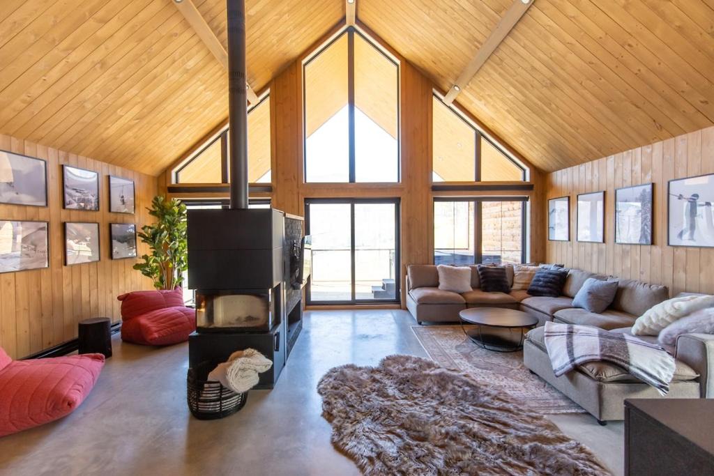 Saint Ferreol les Neiges Ski Chalet | Mira - 5 bedrooms - 23 people