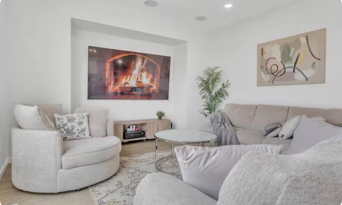 Fort Gary House | Modern 3bedroom with ensuite bathrooms Lakeview home in Prairie Pointe, winnipeg
