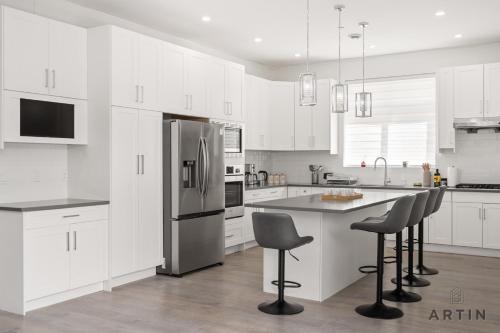 East Side House | Modern 6BR Home - Ideal for Quiet Family Holidays