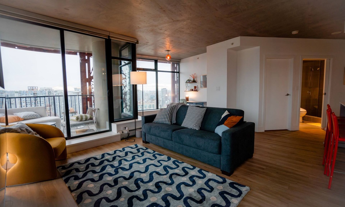 Gastown Apartment | Modern and Spacious Apartment with an amazing view in Gastown. 2 Bedroom 2 Bath