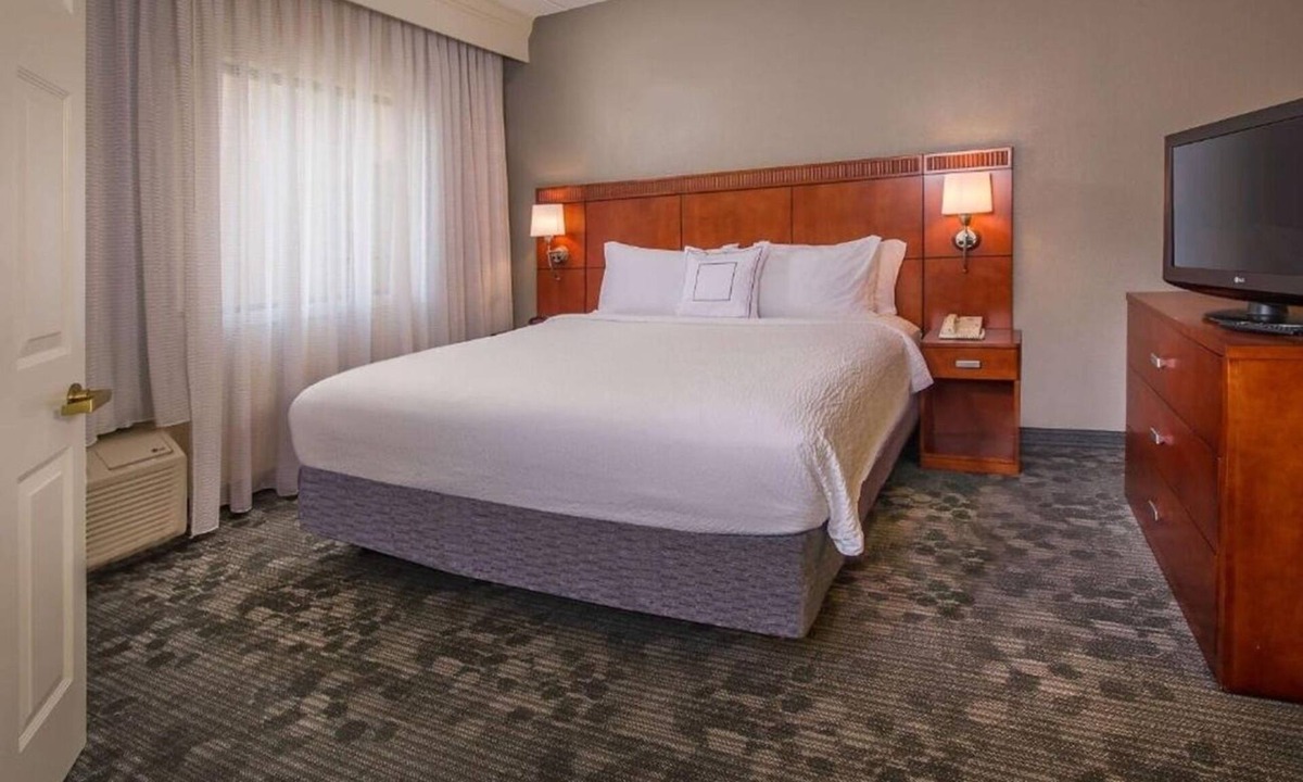 University Place Hotel | Modern Comfort Near Pavilion | 1BR Unit, Pet-Friendly & Gym