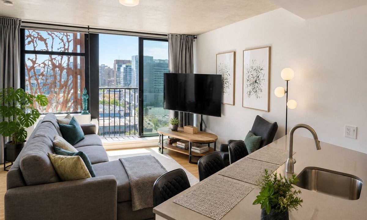 Gastown Apartment | Modern Downtown Home Flexible Accommodation