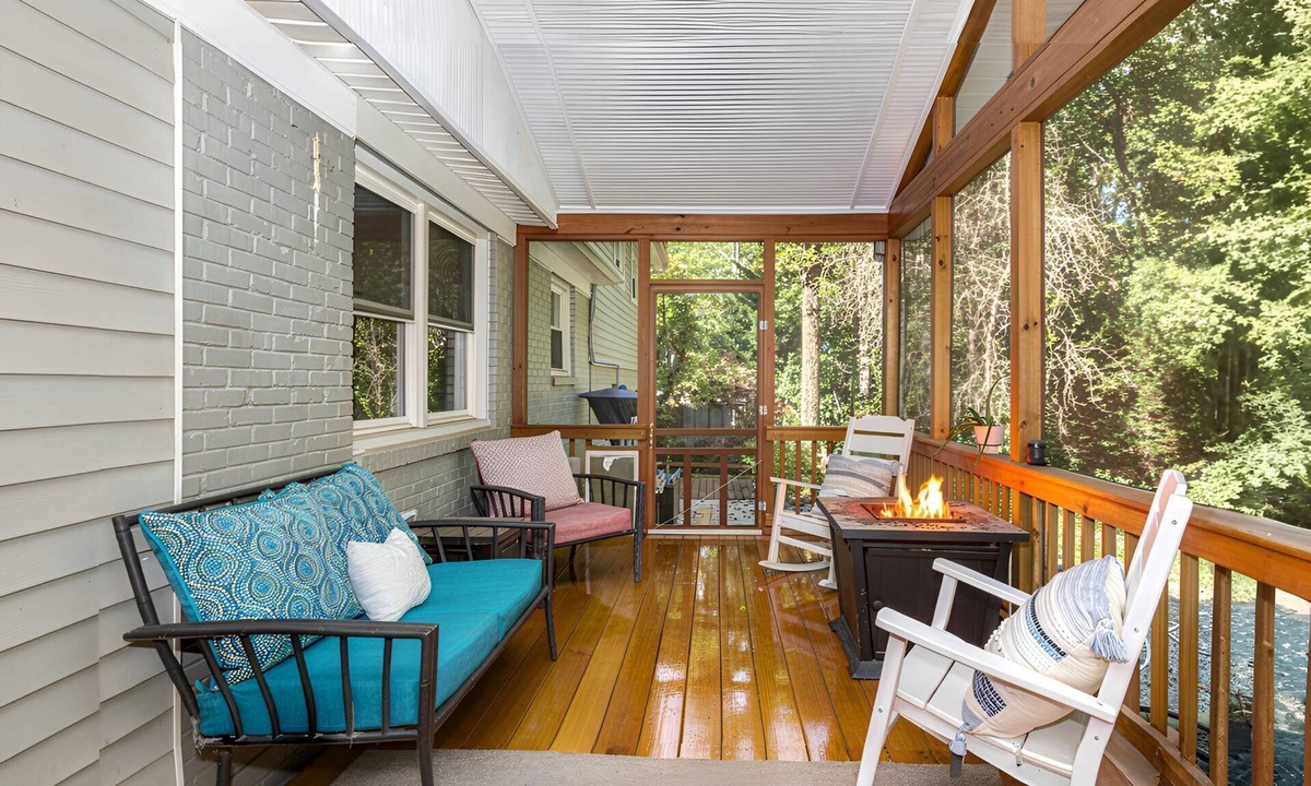 Huntersville House | Modern Huntersville Oasis w Sauna, Fire Pit, Screened Patio & Fenced Yard For Pets! + 15% Off Stay!