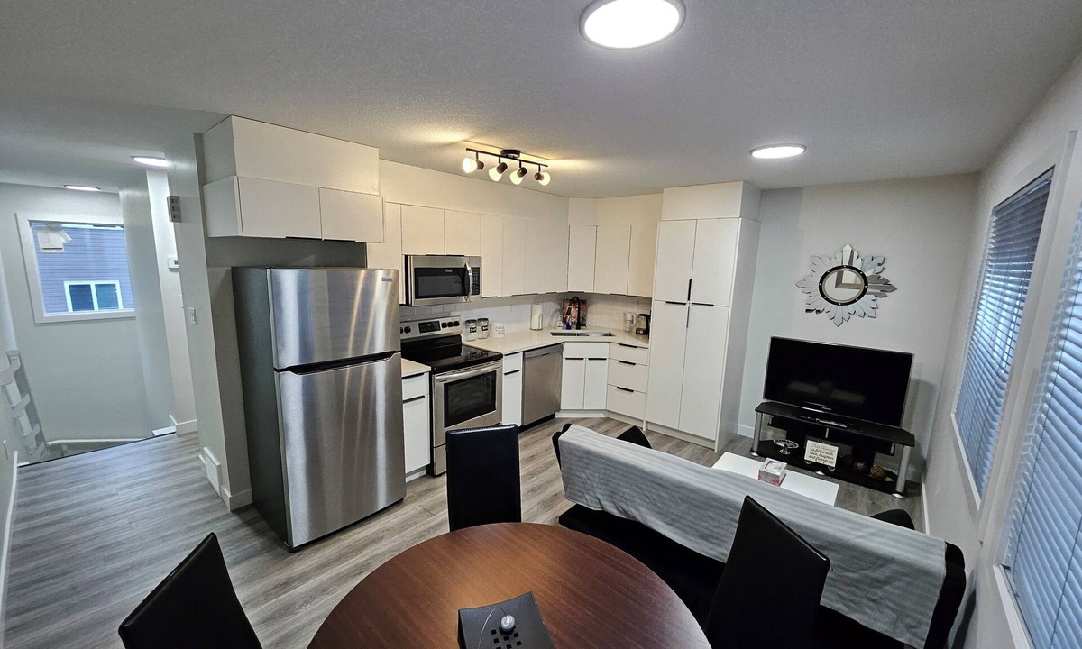 Whyte ave House | Modern Newer Garage Suite Unit