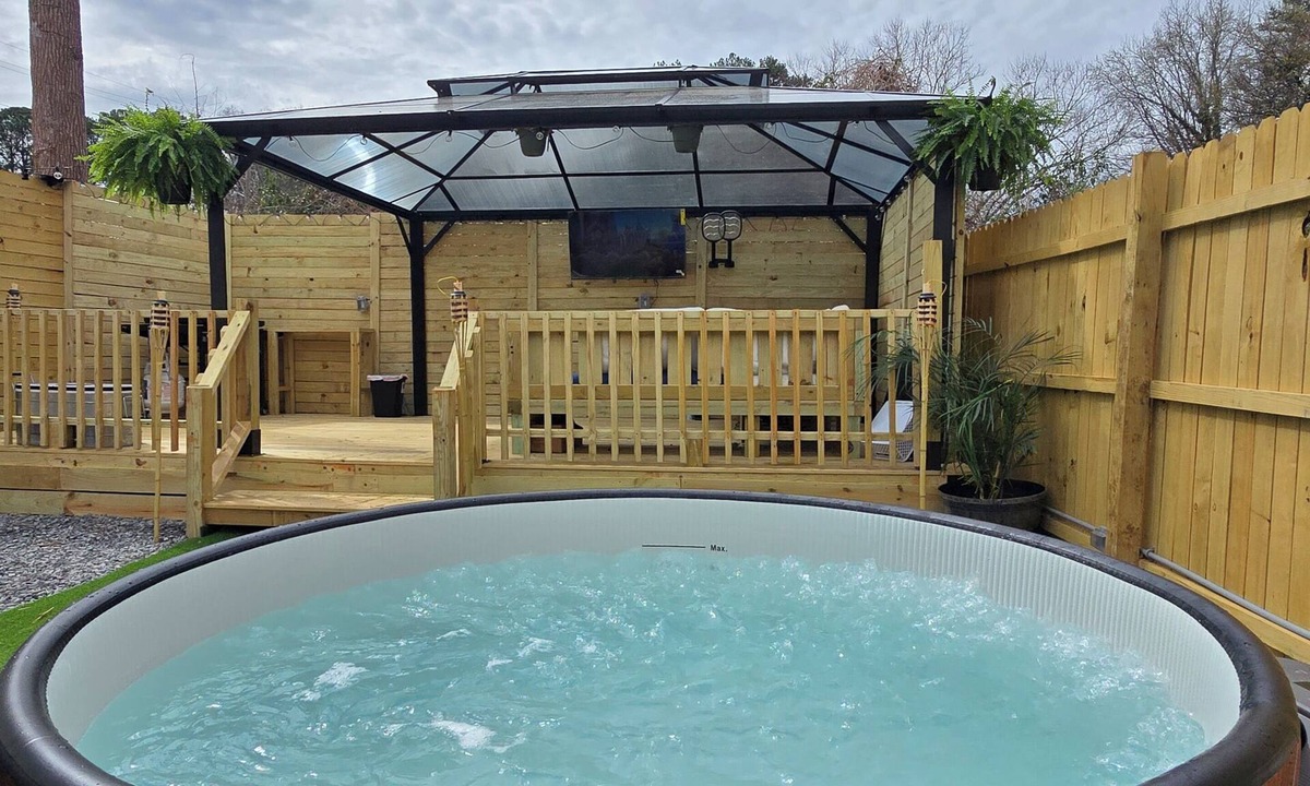 Ponderosa - Wingate House | Modern Oasis near CLT Airport: Hot Tub & Lounge