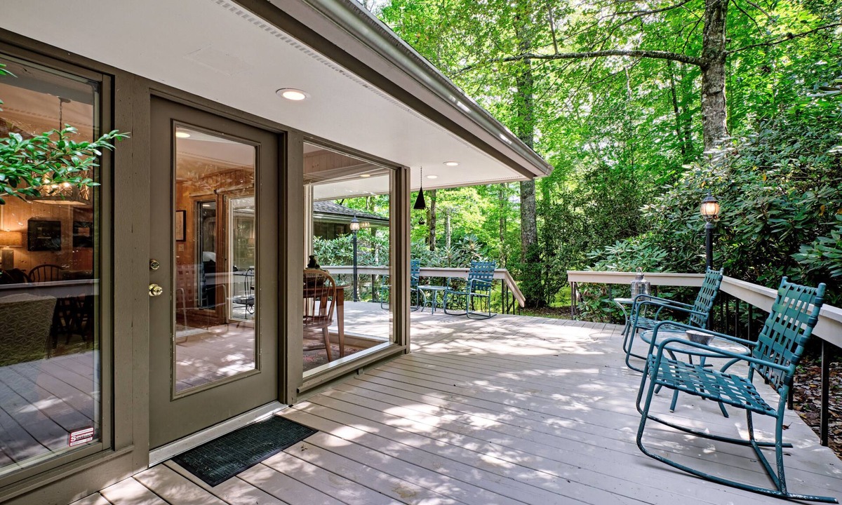 Cashiers Cottage | Moss Cottage - a 3 bedroom, 3 bathroom High Hampton property with mountain views