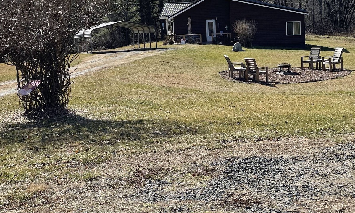 Crumpler Other | MOSS HOLLAR FARMHOUSE Secluded remodeled farmhouse minutes from The New River