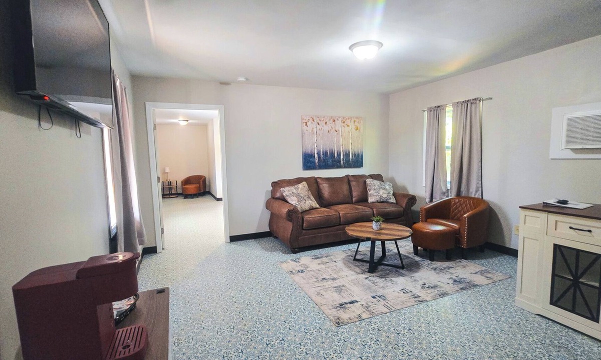 Isabella Apartment | Motel Room 5 with Bar & Grill and Laundromat