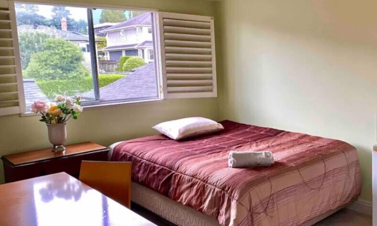 West Vancouver House | Mountain view room