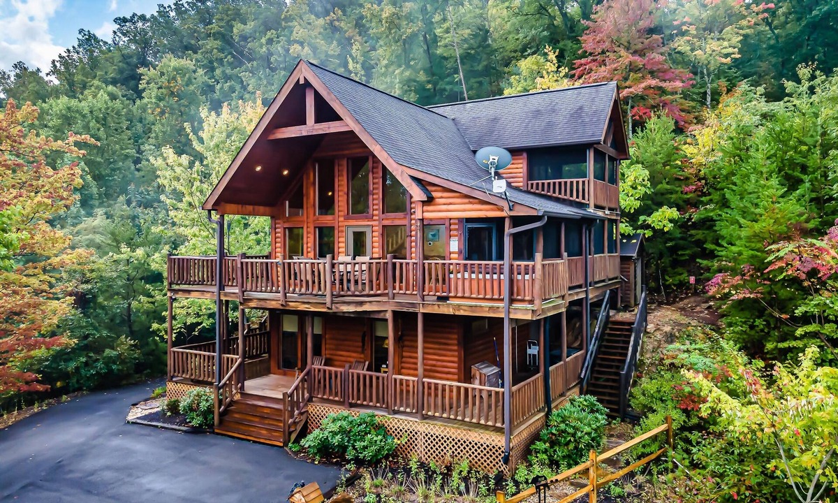Wears Valley Cabin | Mountain Views! Luxury 5-STAR Cabin! Hot Tub & Private Hiking into GSMNP
