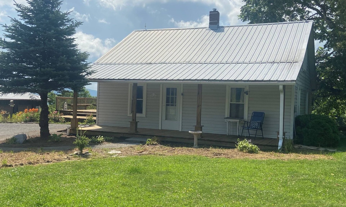 Wilson Creek House | Mountaintop Cottage at near 3500 ft, close to Grayson Highlands & the New River