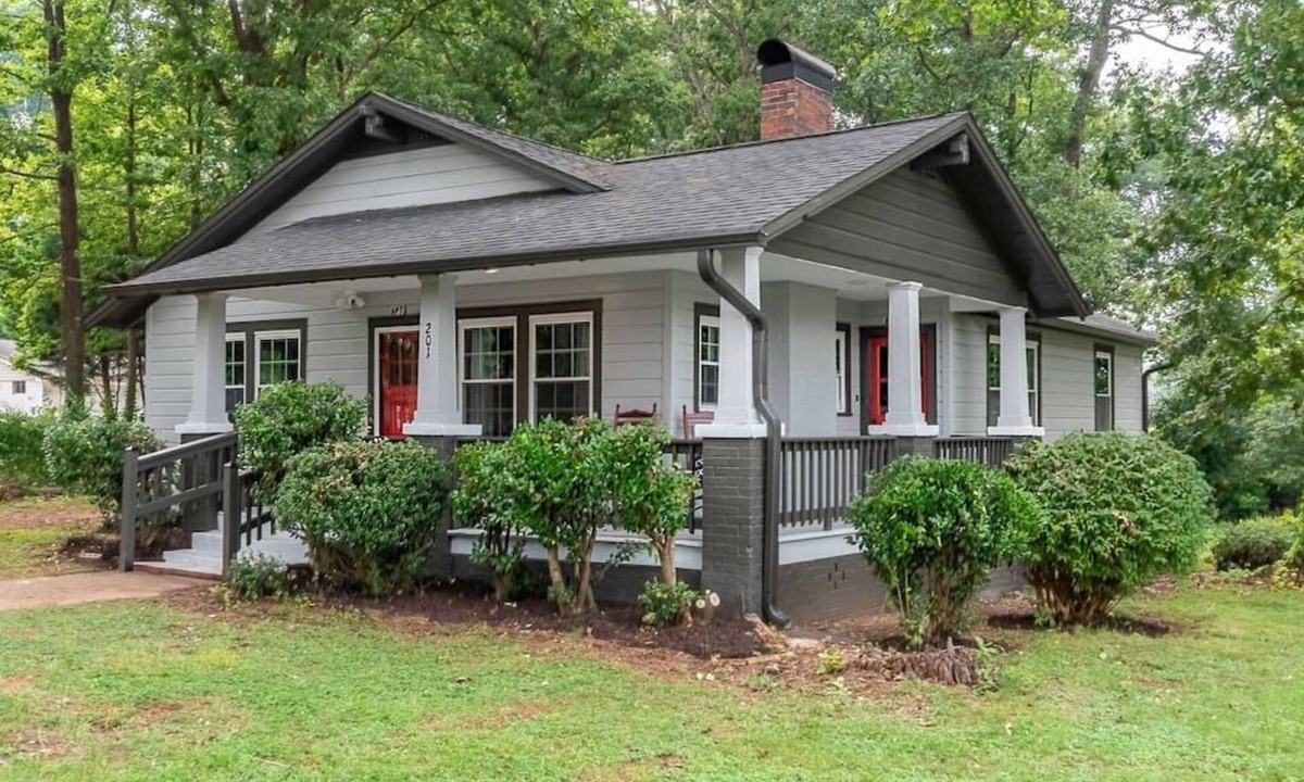Mount Holly House | "Mt. Holly Haven" — Near Whitewater Center, Belmont Abbey, Catawba River, CLT