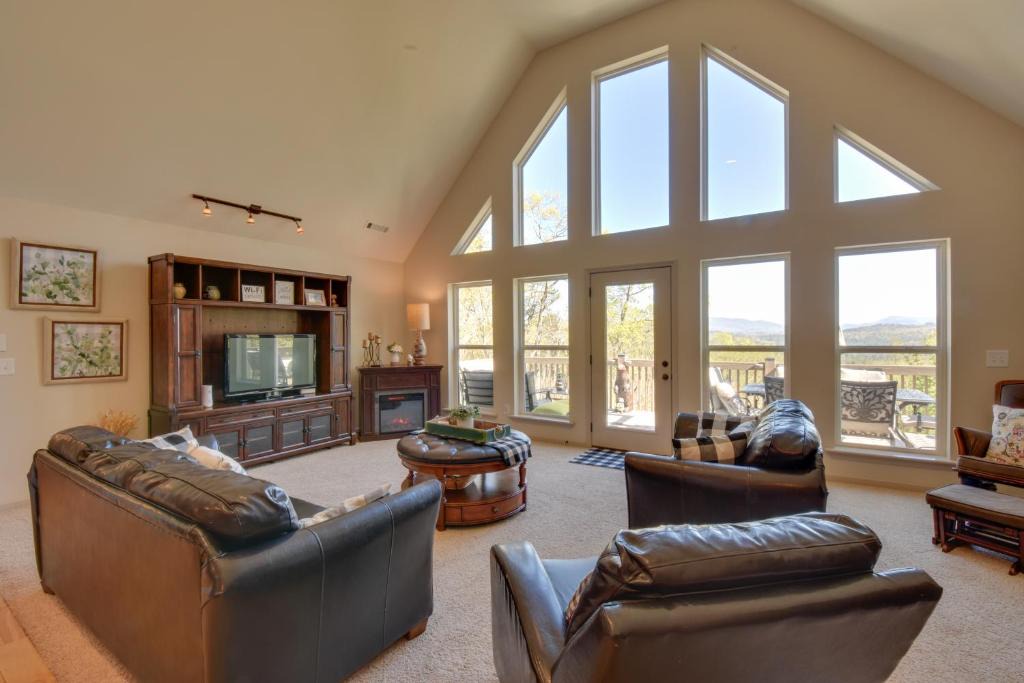 Lakemont House | Mtn Views, Game Room, Hot Tub! Lakemont Retreat