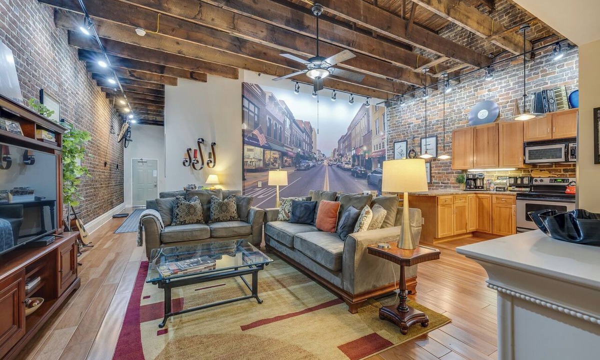 Bristol Apartment | MtnMusicLoft,Find Your Rhythm in Heart of Downtown